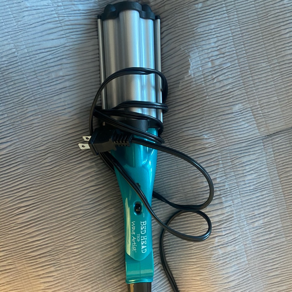 Bed head hair waver tool